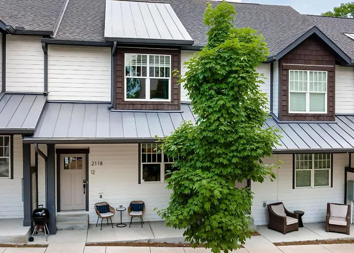 Waverly By Avantstay Nashville-Inspired Townhome W Luxury Kitchen Pool Table